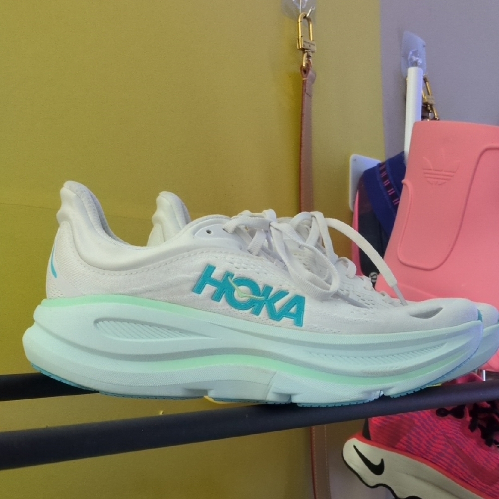 Women Hoka Bondi 9 Size 7